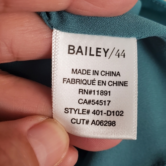 Bailey 44 Blue Floral Wrap Top. Size 4 - Picture 5 of 11